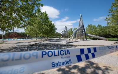 Els infants no podran anar als parcs infantils que segueixen precintats | Roger Benet